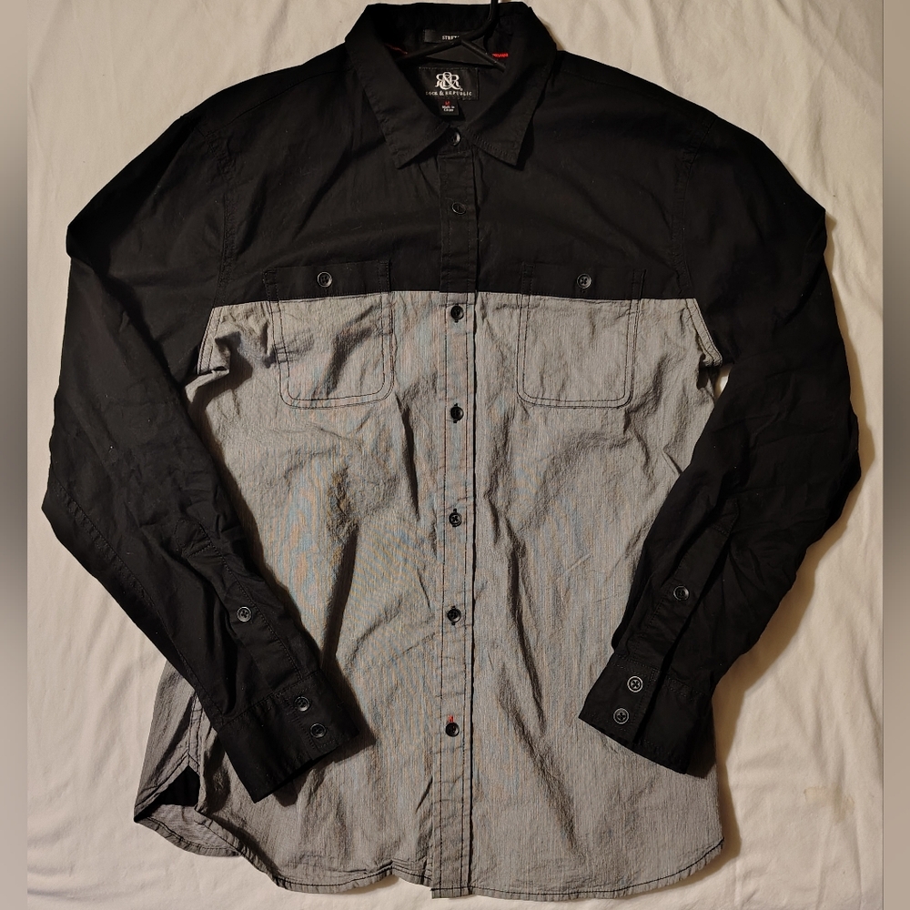 Rock & Republic Roll Button Tab Black And Gray Two Pocket Button Down Size Med